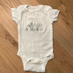 5/$5 Gerber Organic Short Sleeve Onesie - Mountain Theme - NB